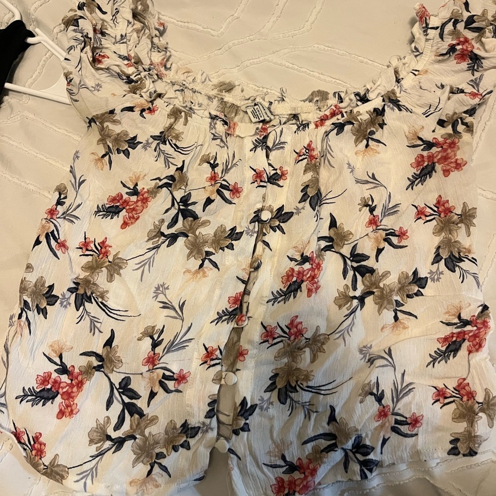 American Eagle Floral Ruffle Sleeve Top